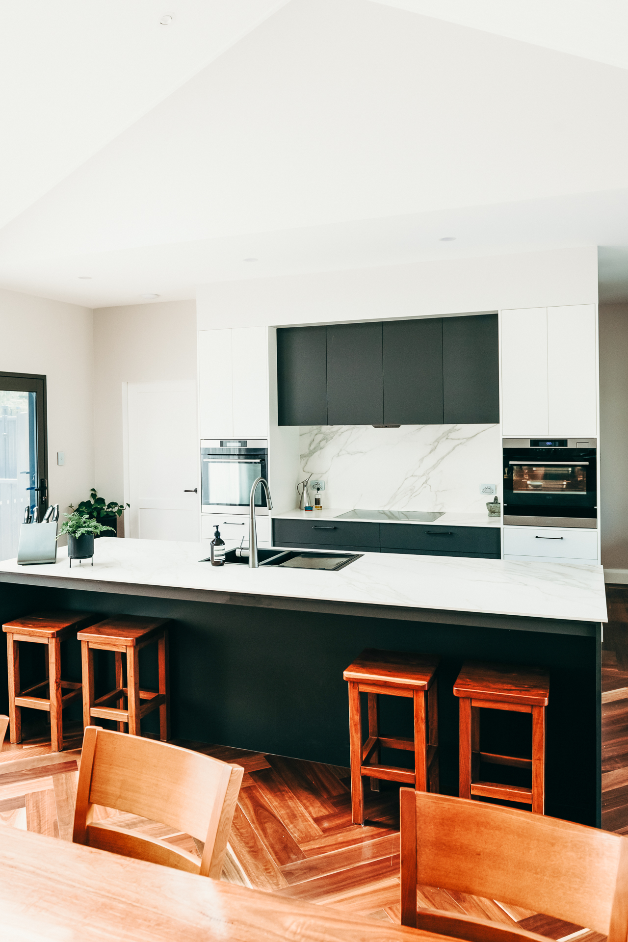 Ultra Thin Neolith